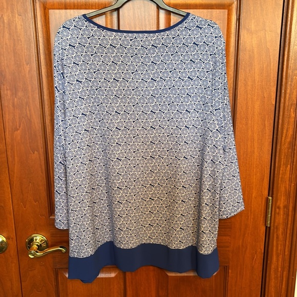 Chicos, blue and white ladies flowered top size 3 - Picture 2 of 6